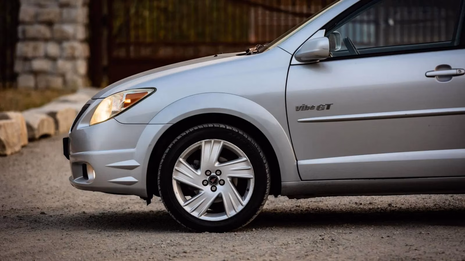 why-the-pontiac-vibe-and-grand-prix-are-reliable-used-bargains-in-2026-image-0
