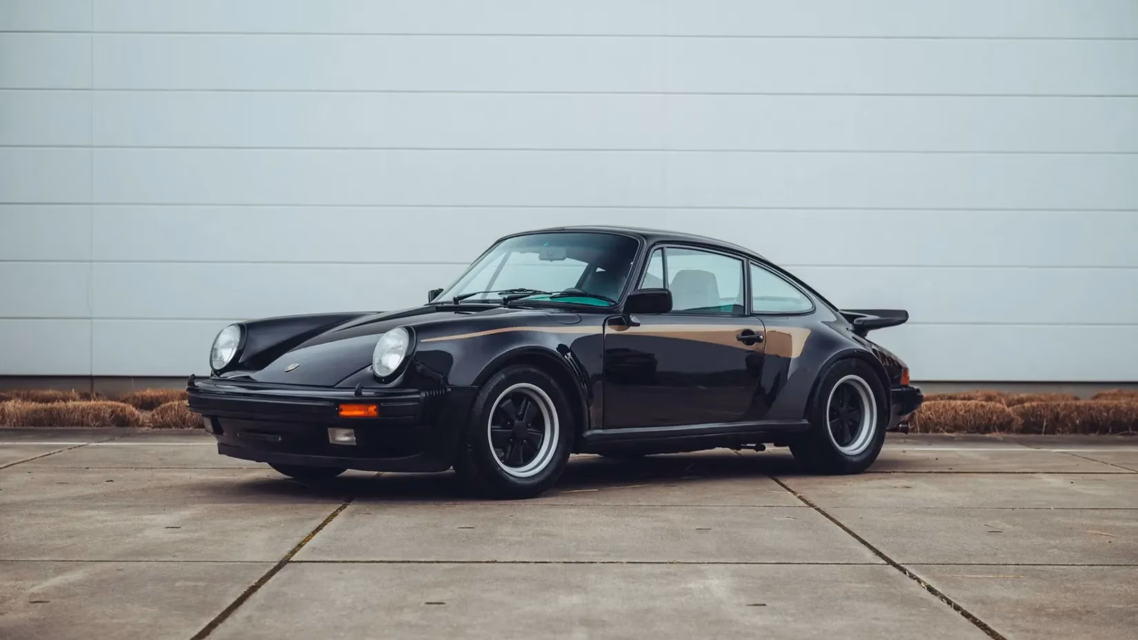 the-untold-story-how-a-1976-porsche-911-turbo-defied-odds-and-hit-800000-miles-image-0