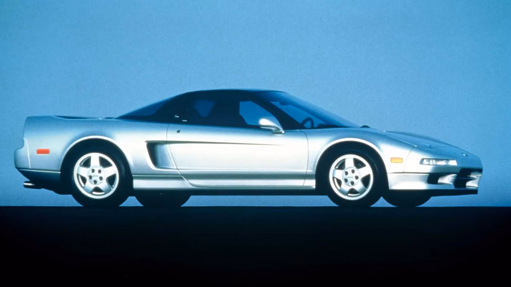 my-2026-perspective-the-honda-nsx-the-supercar-that-defied-physics-and-made-ferraris-look-like-unreliable-junk-image-4