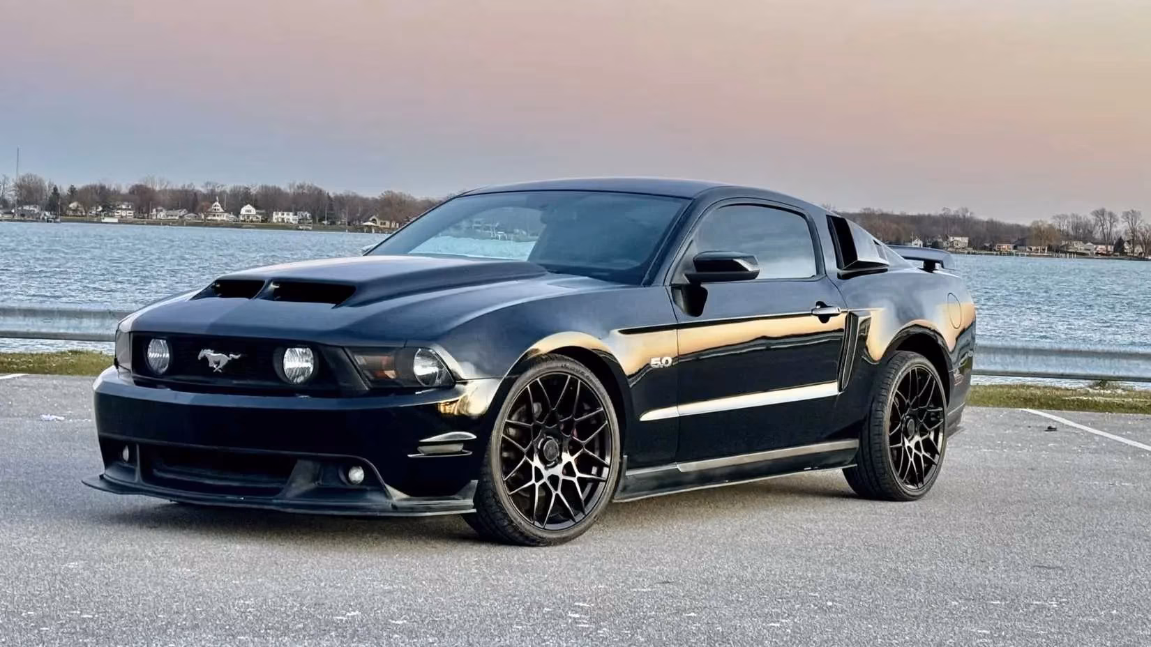 coyote-v8-legends-10-best-performance-cars-still-roaring-in-2026-image-1