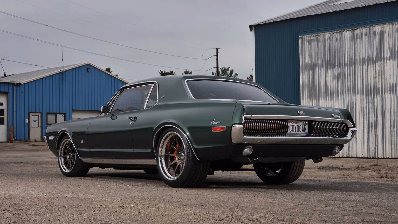 coyote-v8-legends-10-best-performance-cars-still-roaring-in-2026-image-7