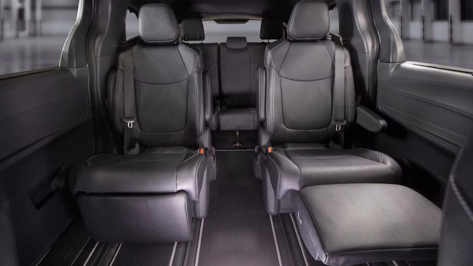 my-2025-sienna-s-wild-ride-when-captain-s-chairs-decide-to-go-rogue-image-1