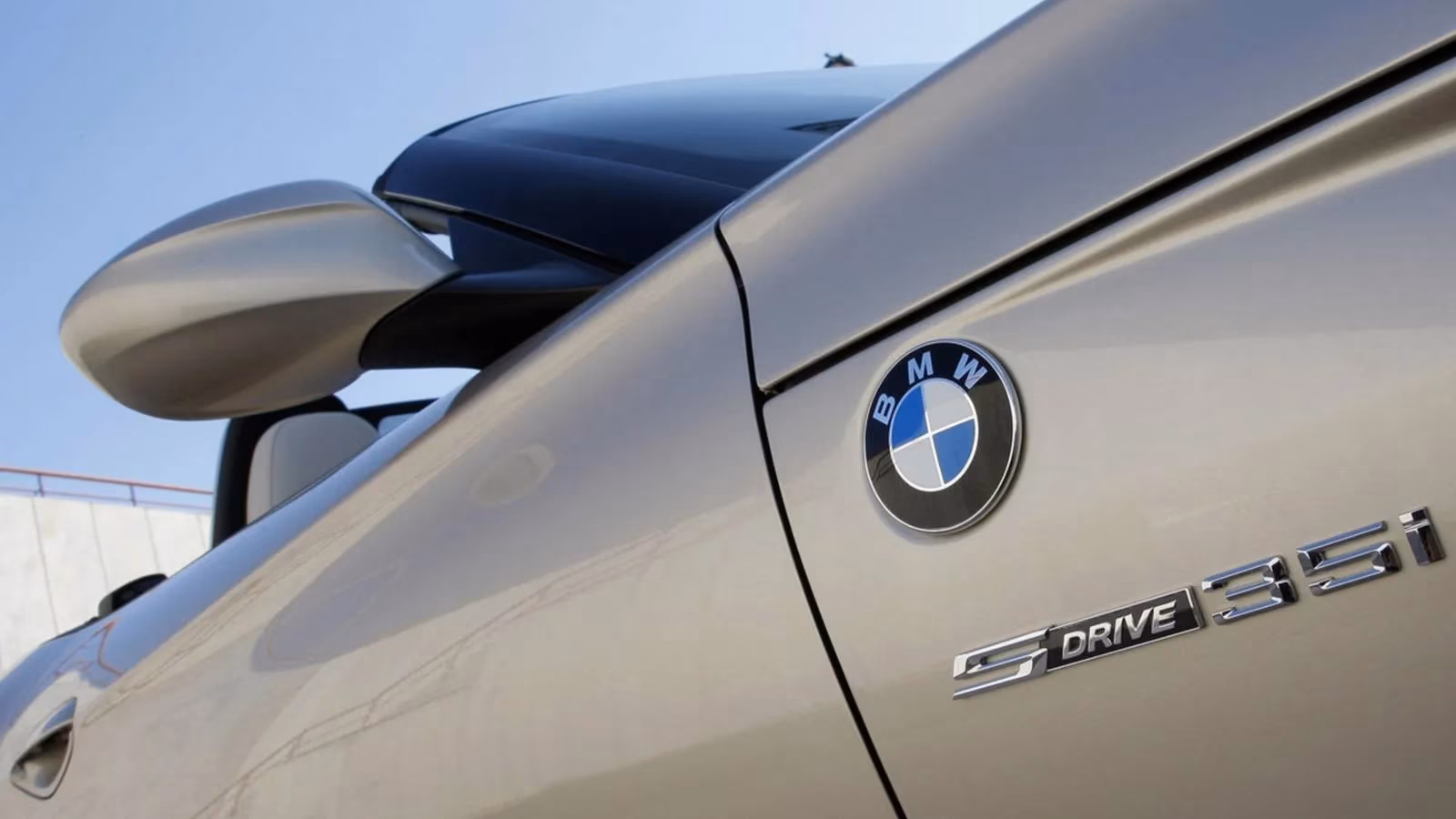 budget-speedsters-the-most-reliable-used-sports-cars-for-2026-image-0