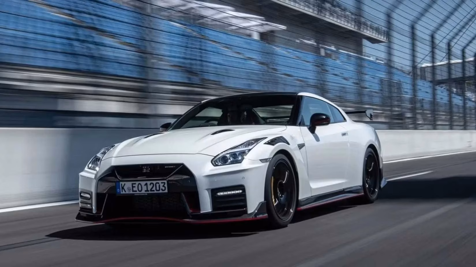 the-400-hp-japanese-sedan-with-corvette-like-maintenance-costs-image-3