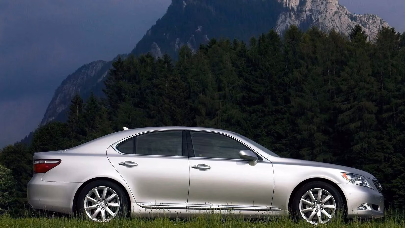 10-v8-cars-that-are-cheap-to-maintain-in-2026-image-5