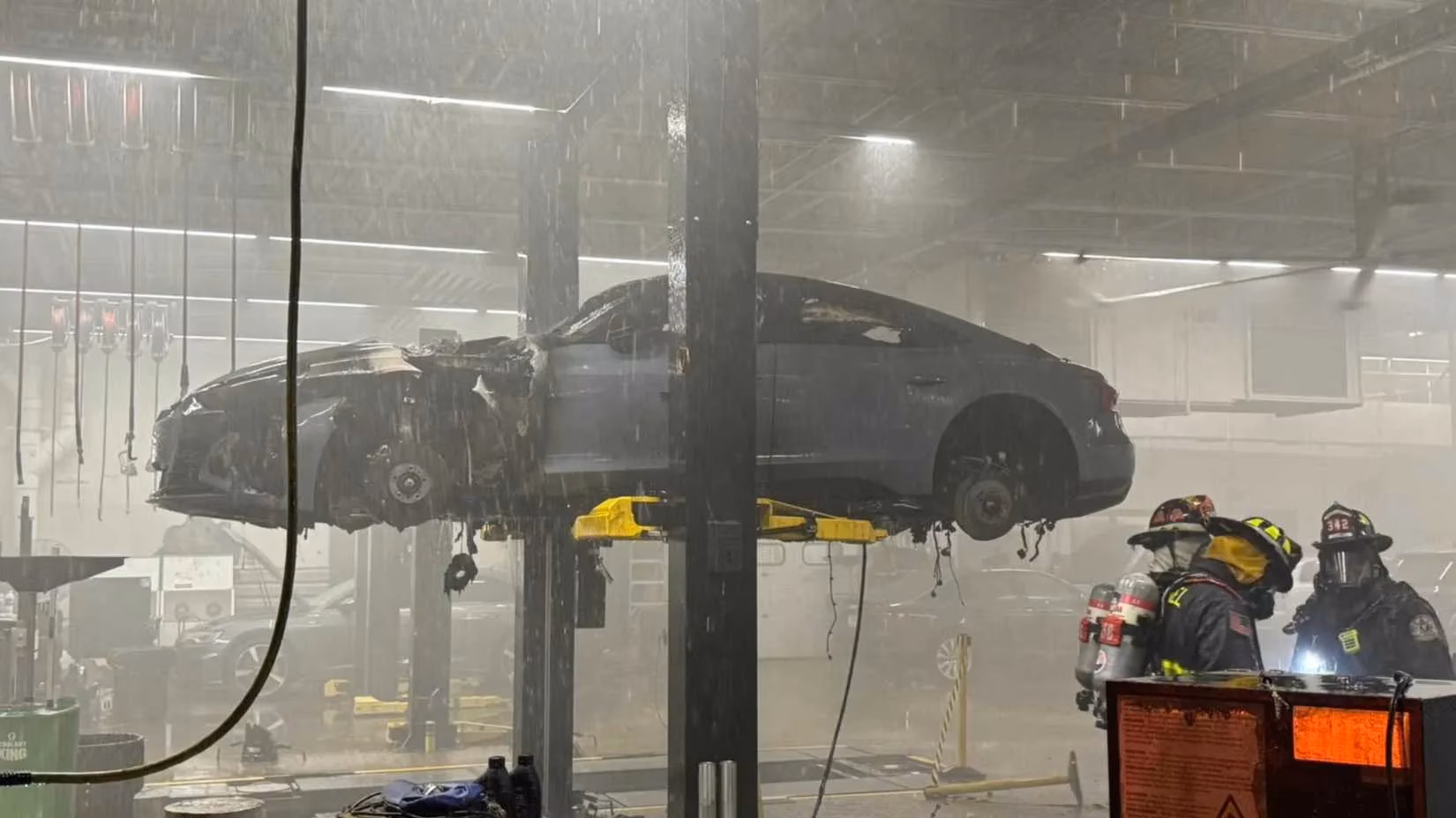 why-my-morning-coffee-was-less-shocking-than-an-audi-e-tron-gt-spontaneously-getting-toasty-on-a-lift-image-2