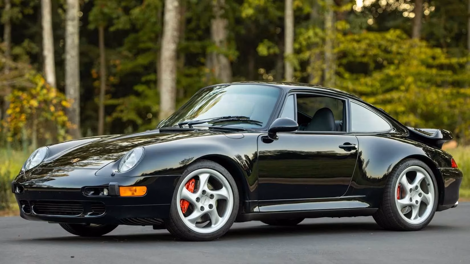 the-legendary-titans-the-1990s-most-reliable-and-electrifying-sports-cars-that-still-dominate-today-image-0