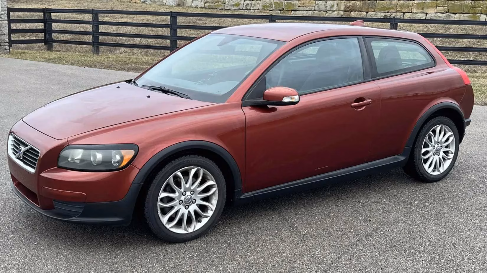 the-unbreakable-legends-top-10-most-reliable-used-volvos-that-defy-time-image-1