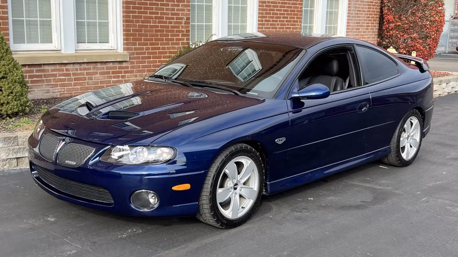 10-v8-cars-that-are-cheap-to-maintain-in-2026-image-0