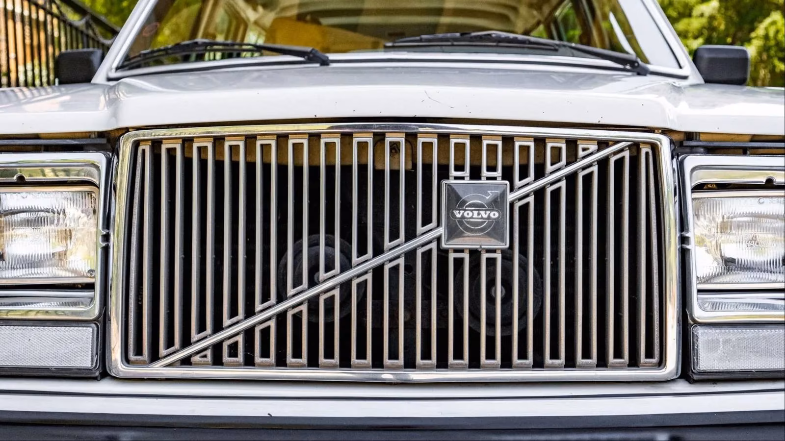 the-unkillable-legend-why-the-volvo-240-is-the-most-reliable-car-ever-made-image-0